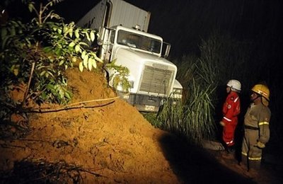 Lở đất đã san bằng 10 ngôi nhà cao tầng ở Colombia